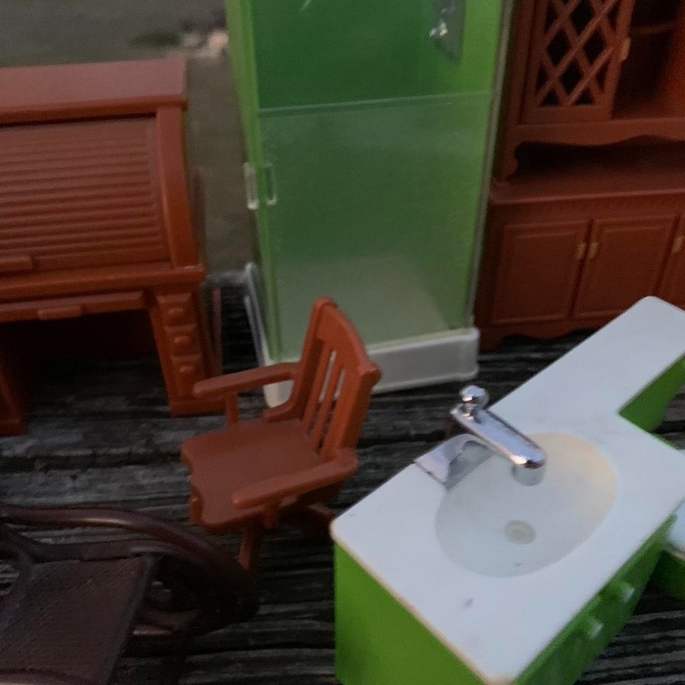 Huge 23 Piece Vintage 1970's Fisher Price Hong Kong Dollhouse Furniture Set - Picture 3 of 8